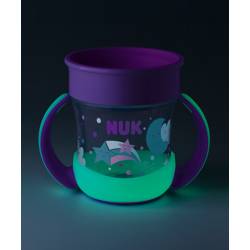 La tazza NUK Magic Cup ha un disco in silicone che impedisce le