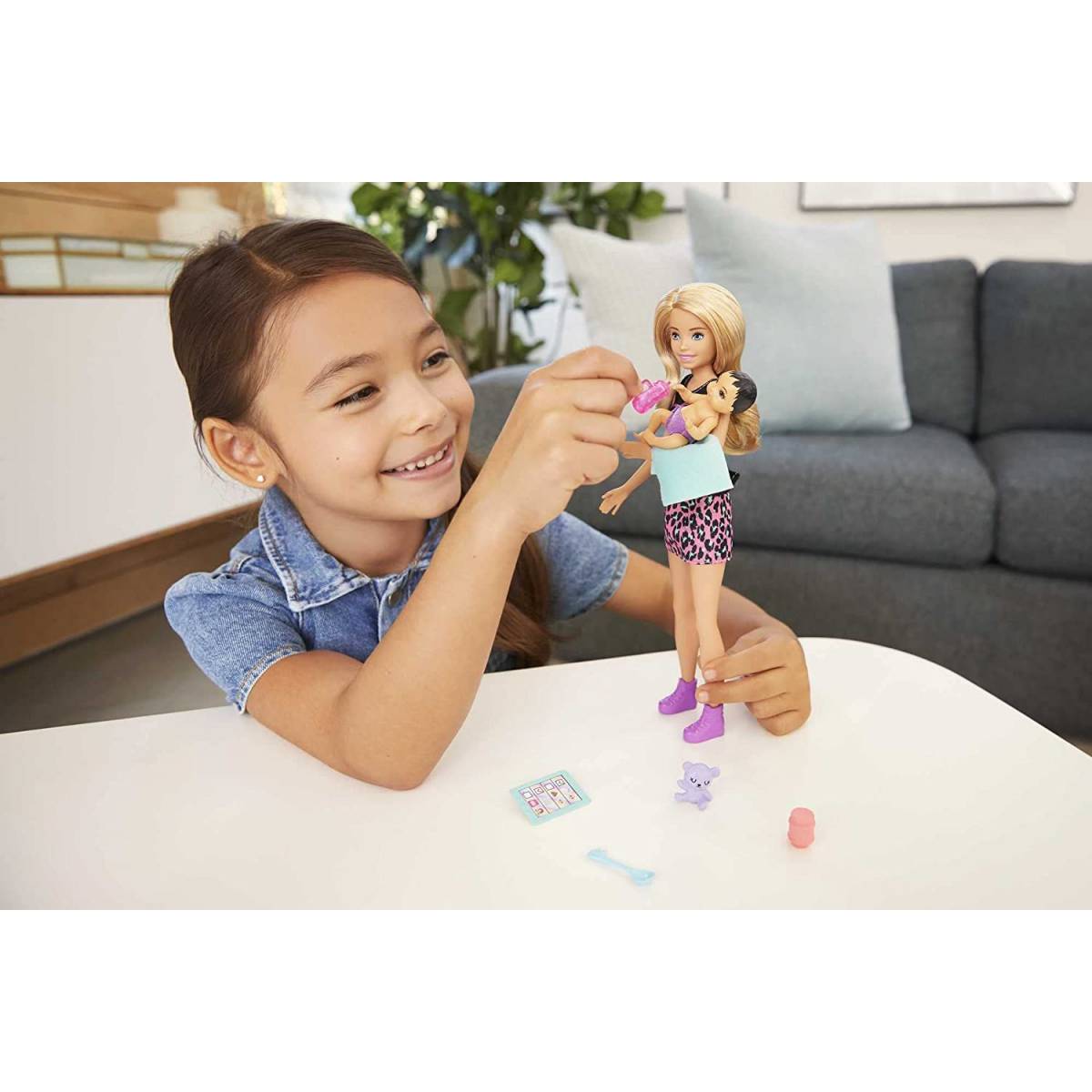 BARBIE Coffret babysitter et enfant - Barbie - SALLE DE BAIN pas cher 